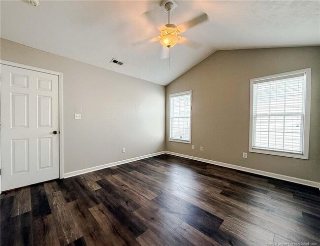 Building Photo - 225 Shakerstone Dr