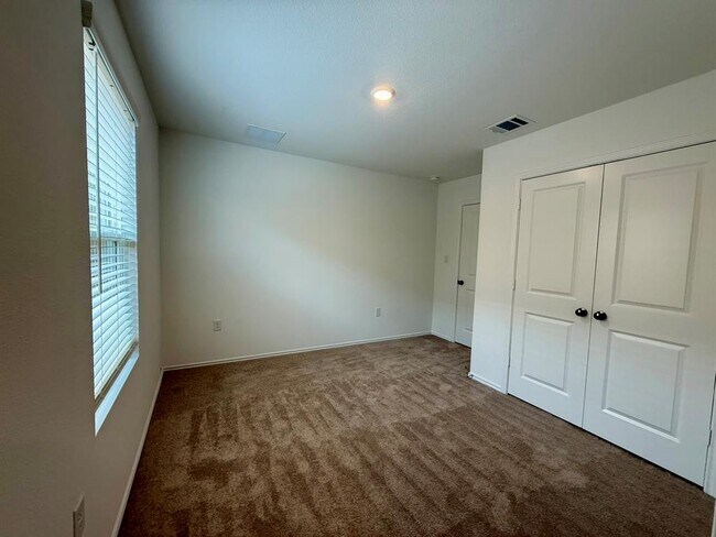 Building Photo - 106 Camargue Dr