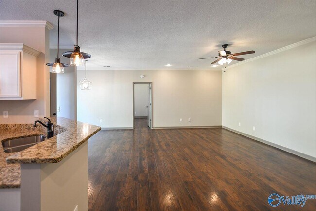 Building Photo - 101 Bridle Trce Ln