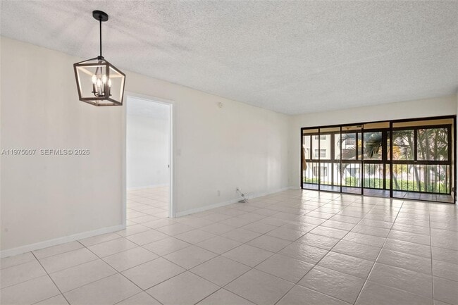 Building Photo - 303 Racquet Club Rd