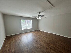 Building Photo - 807 Heights Blvd