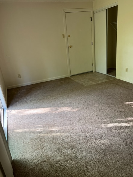 Building Photo - 32 Woodglen Apartment