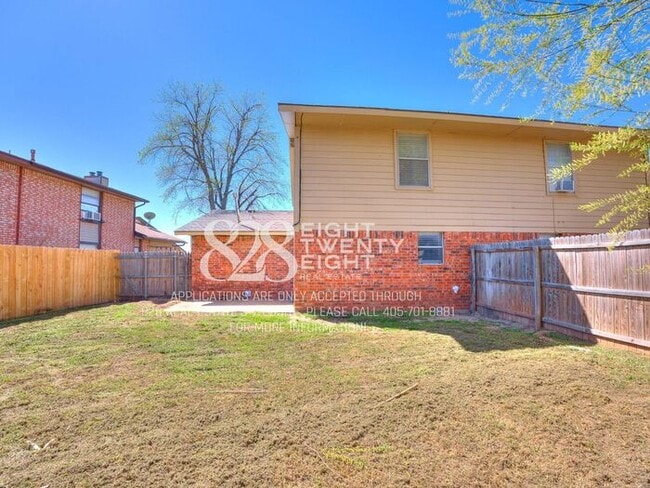 Building Photo - Spacious 2 Bed/2 Bath Townhome Duplex Available NOW in Moore, OK!