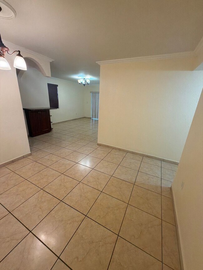 Building Photo - Cozy 2bd/2bath in the heart of Miami!
