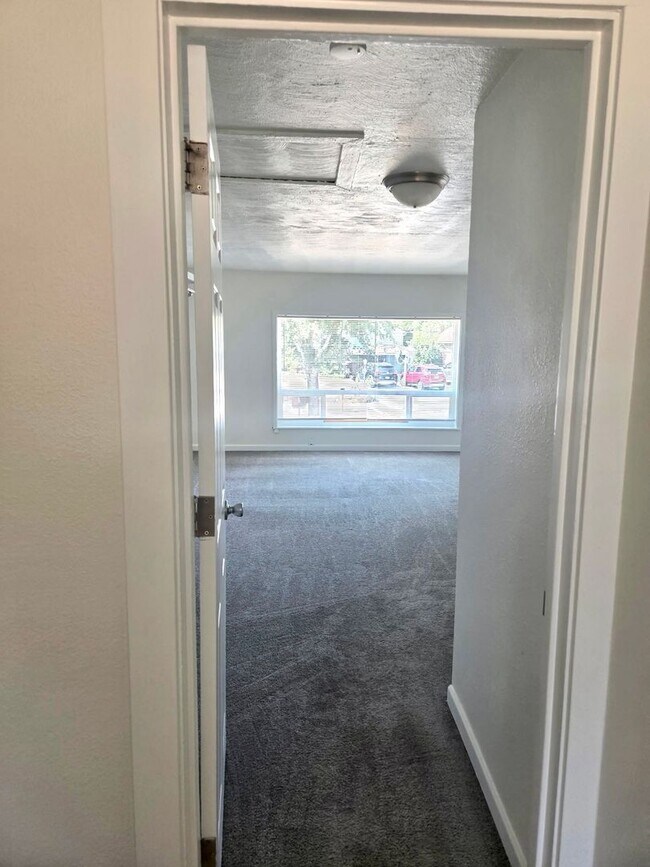 Building Photo - 3613 Grandview Dr W