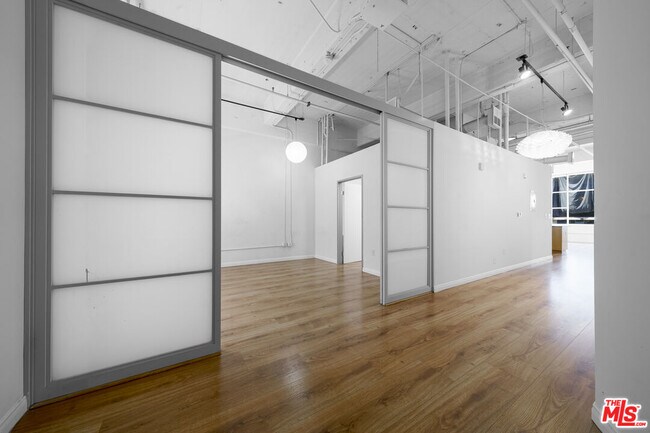 Building Photo - 1130 Flower St