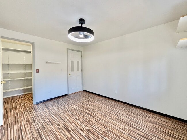 Building Photo - Spacious SW Tigard Retreat with Entertainer’s Backyard & Modern Chef’s Kitchen