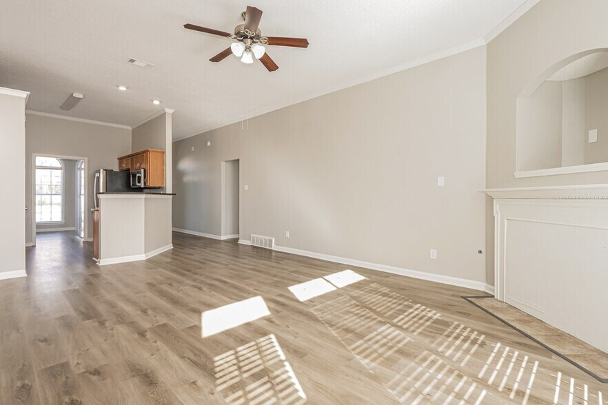 Building Photo - 20 Garden Springs Dr