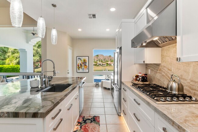 Building Photo - 78688 Cabrillo Way