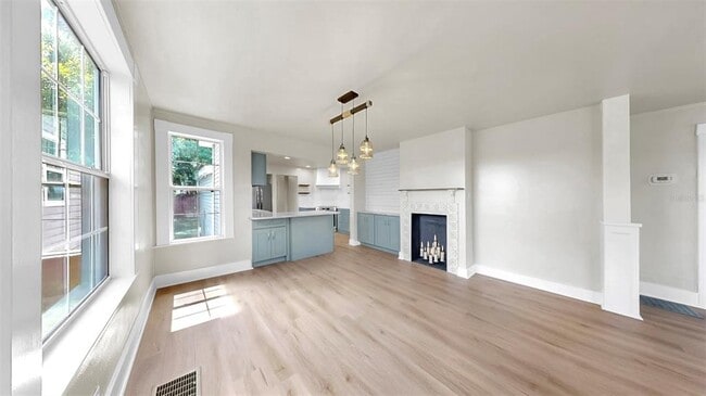 Building Photo - 1005 45th St W