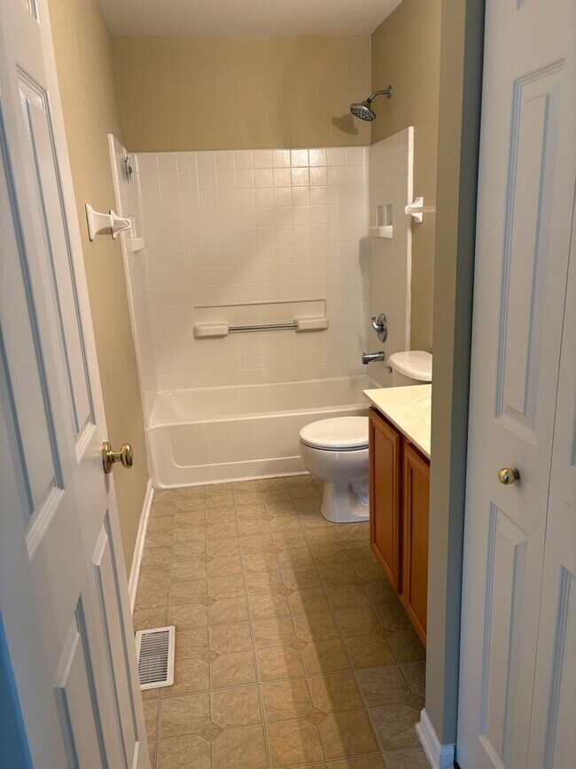 Building Photo - 2419 Oakfield Ct