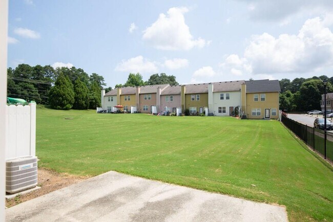 Building Photo - 45 Providence Oak Ct SE