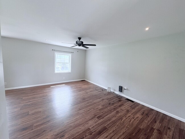 Building Photo - 109 Sheffield Rd