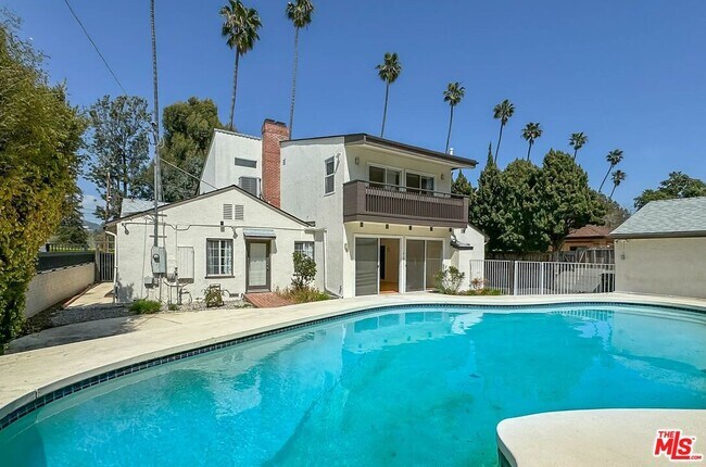 Building Photo - 12694 Montana Ave