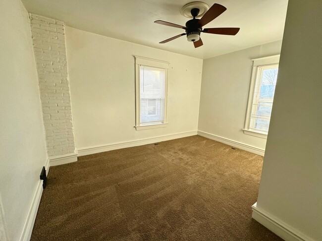 Building Photo - 4 Bedroom / 2 Bath House - Near SEMO's Cam...