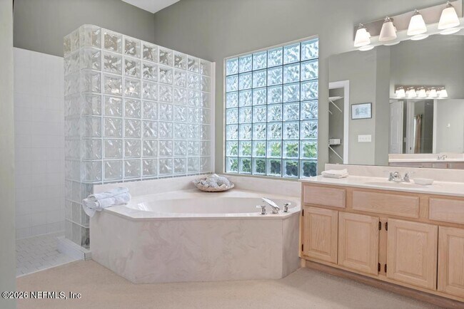 Building Photo - 137 Oak View Cir