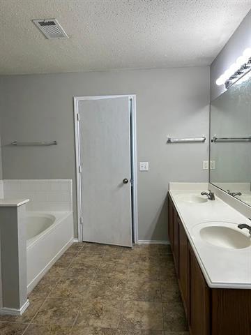 Building Photo - 2404 Texoma Dr
