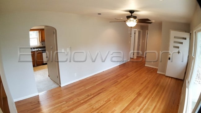 Building Photo - 1108 Crestview Dr SE