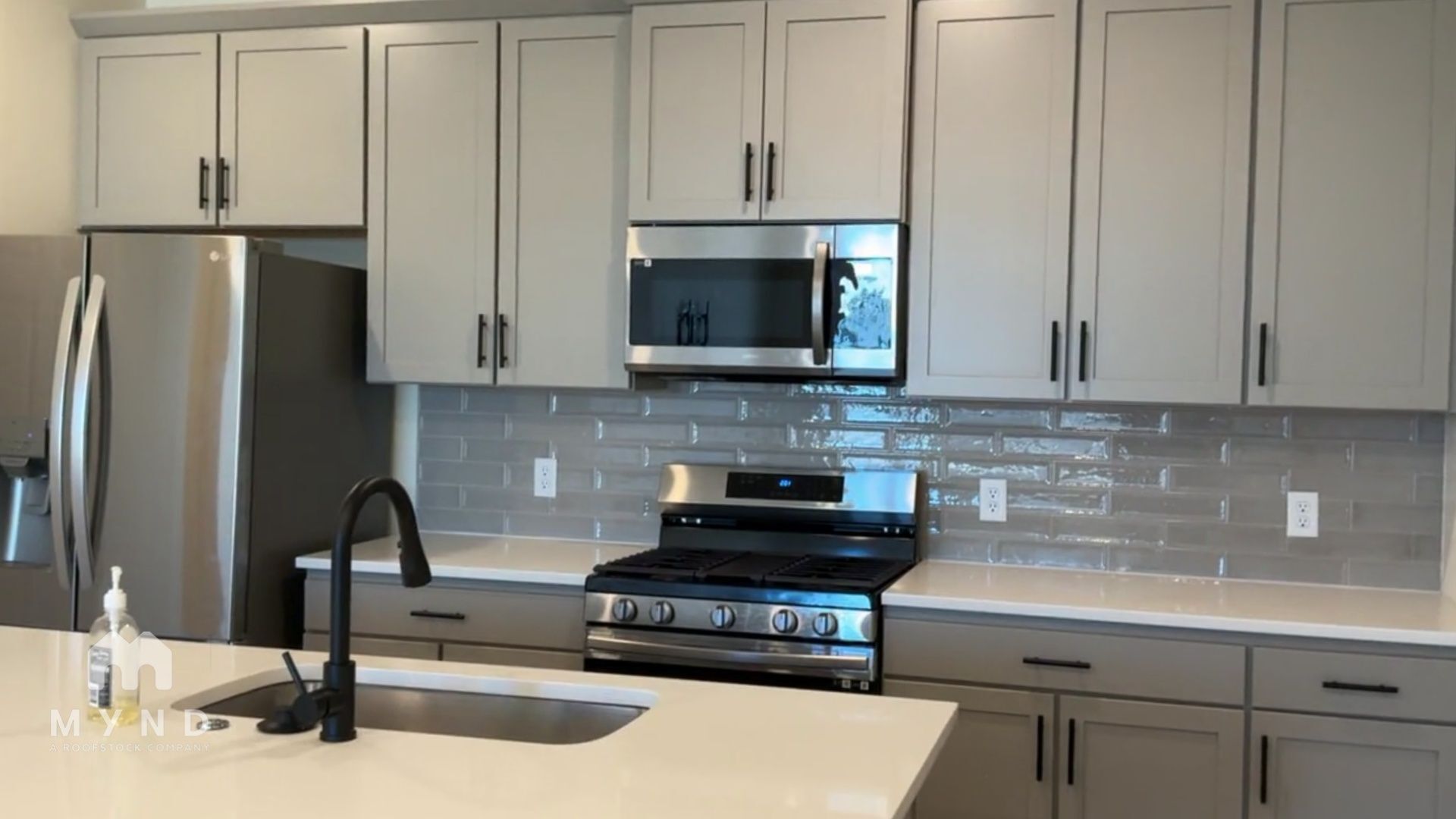 Building Photo - 6153 N Ceylon St