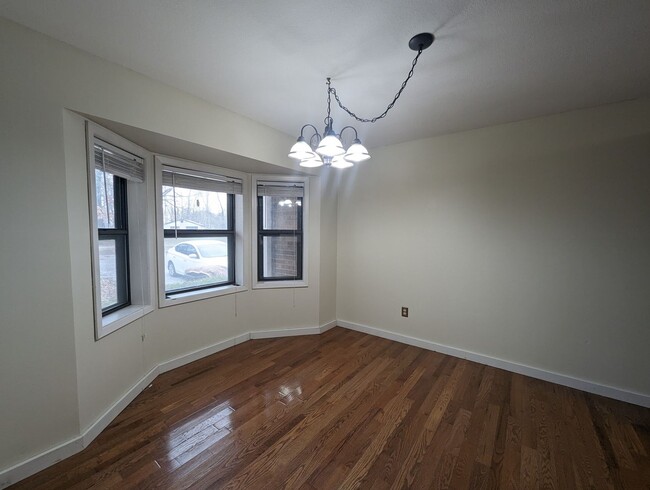 Building Photo - 4 Bedroom/2 Bathroom Home in Batesville