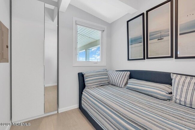 Building Photo - 903A Ocean Ave N