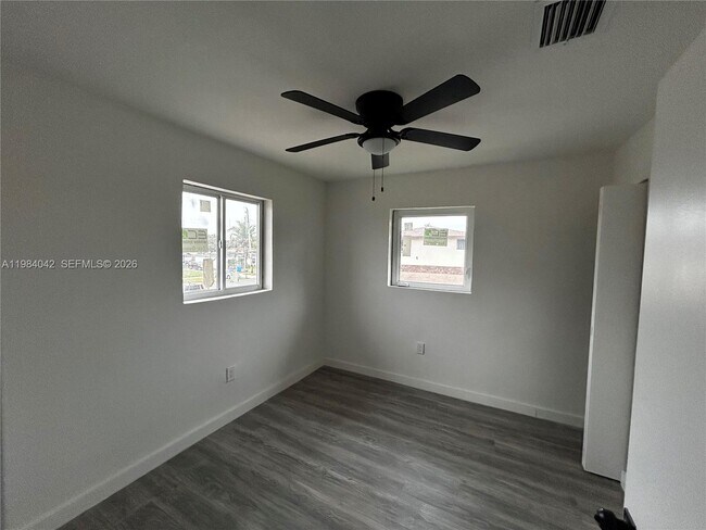 Building Photo - 4429 SW 21st St