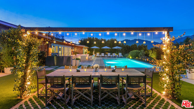 Building Photo - 6540 Dume Dr