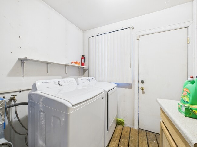 Building Photo - 820 Smythe St