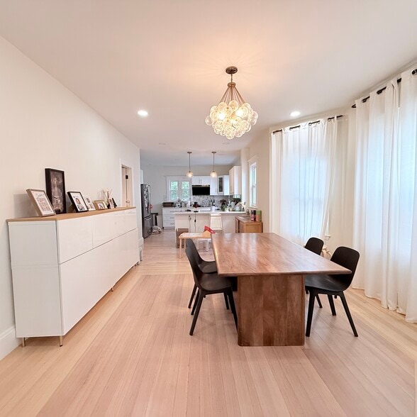Dining area with kitchen - 21 Harlow St