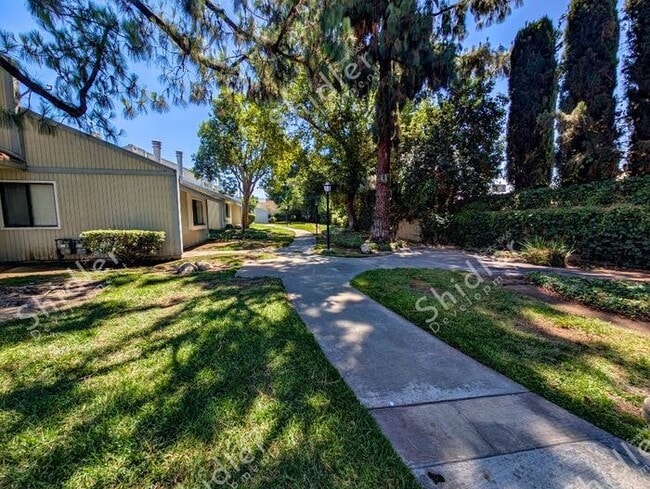 Building Photo - 2 Bed 1 Bath No one Above You