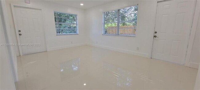 Building Photo - 831 NW 14th Way