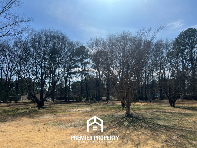 Building Photo - Spacious 4BR Decatur Home Near Huntsville w/ Vaulted Ceilings, 2-Car Garage & Fenced Yard