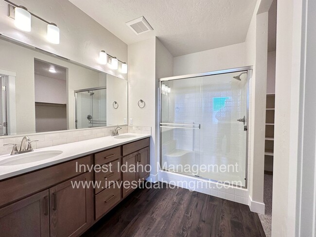 Building Photo - Brand new construction home available now ...