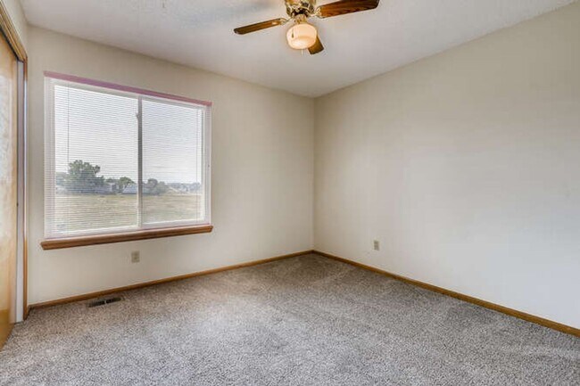 Building Photo - 9151 Kenwood Ct