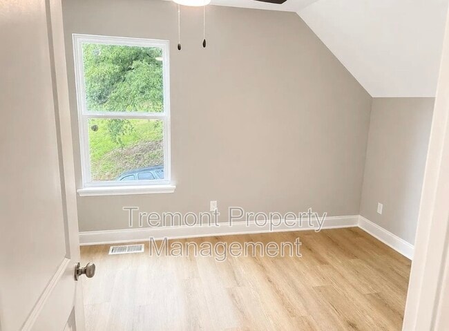 Building Photo - 2708 E 21st St
