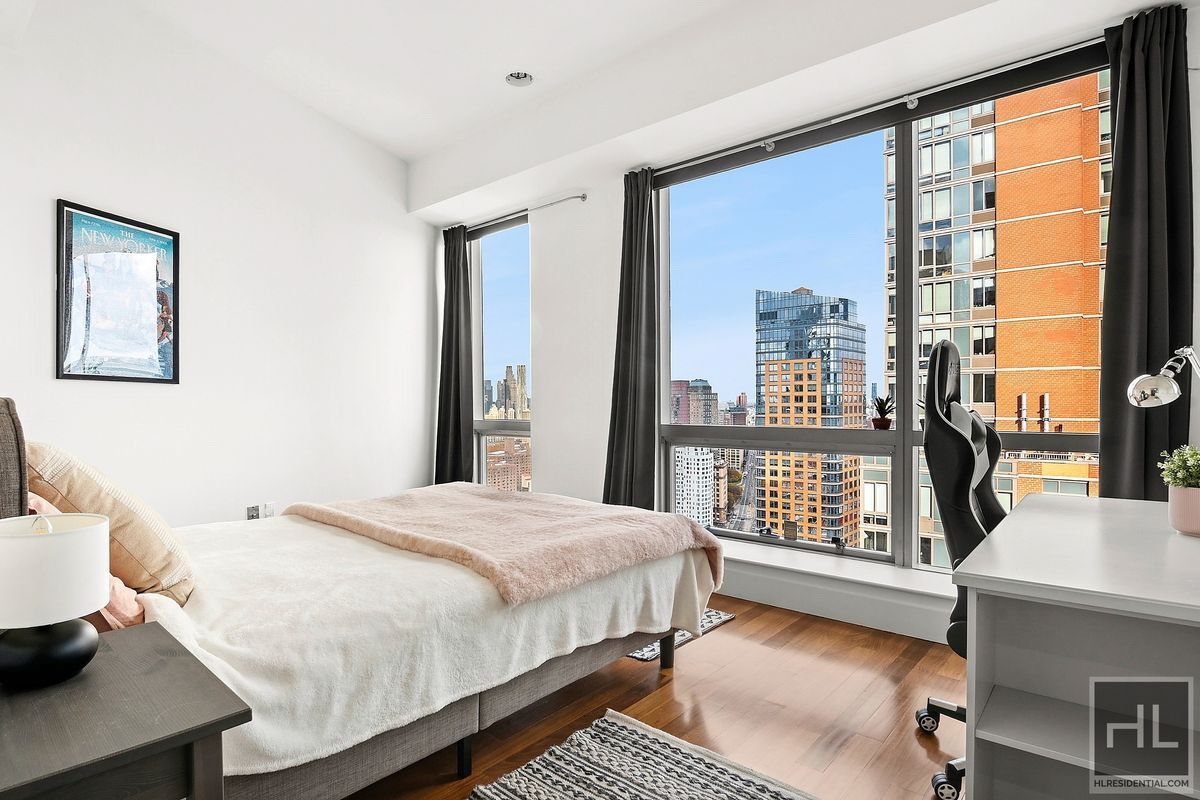 Building Photo - Furnished 2bed/2bath Penthouse w/Views