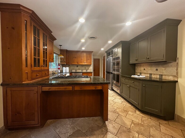 Building Photo - 1 High Acres Dr