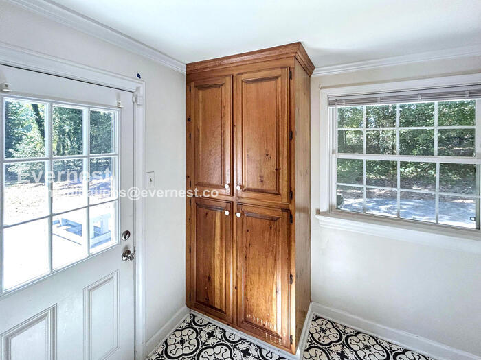 Building Photo - 5631 Swan Dr