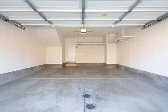 Building Photo - 2 WEEKS FREE!!! 2BR Townhouse in Imperial Beach with Washer/Dryer and Garage!