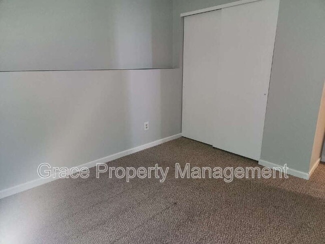 Building Photo - 3300 Queen Ct