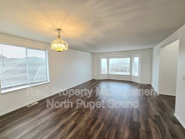 Building Photo - 5231 69th Dr NE