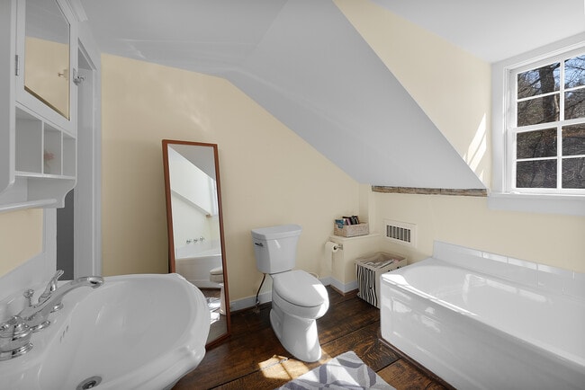 Building Photo - 112 Chestnut Land Rd