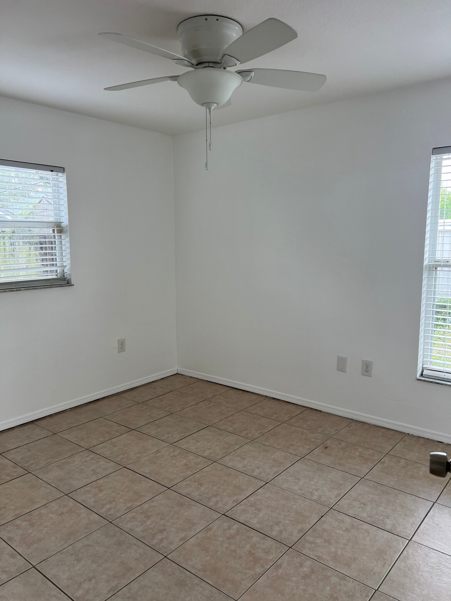 Bedroom 2 (10 x 12) - 779 West Lyman Avenue