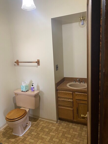 Bathroom - 711 Starkweather St