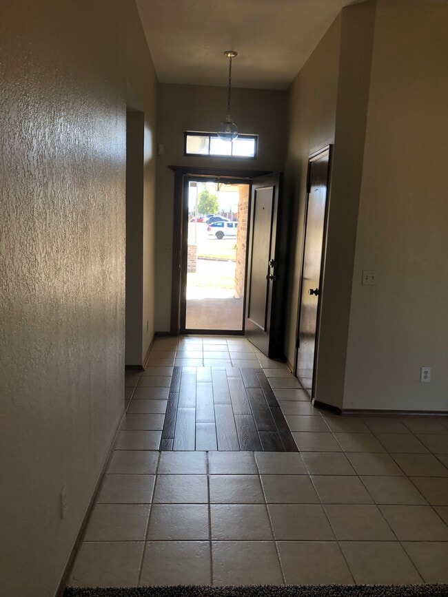 Building Photo - 5225 SE 82nd St