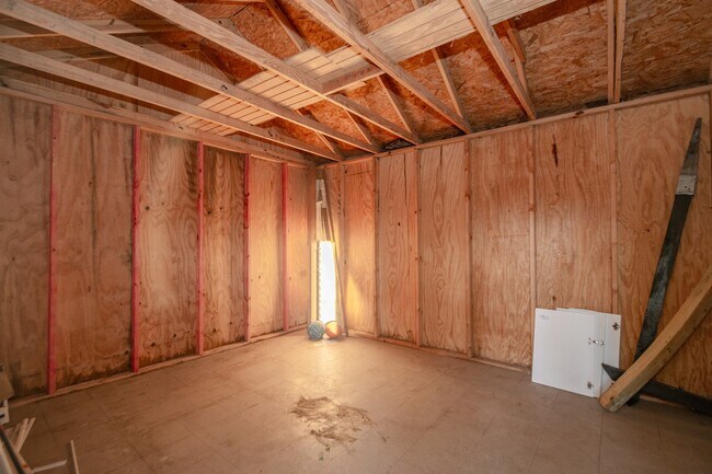 Building Photo - 3707 Meadowlake Rd