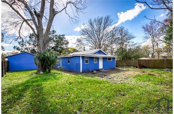 Building Photo - 531 New Berlin Rd