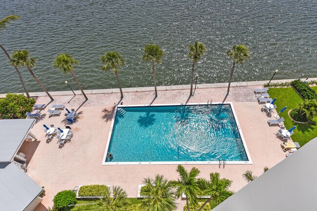 Building Photo - 2600 N Flagler Dr