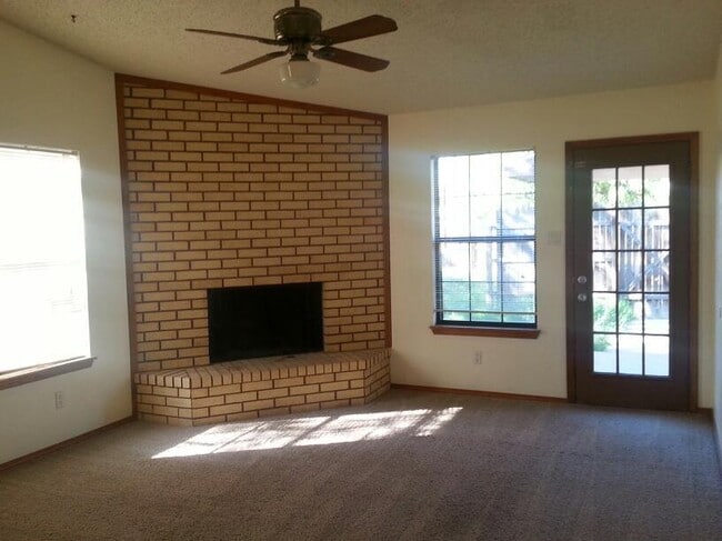 Building Photo - Duplex
