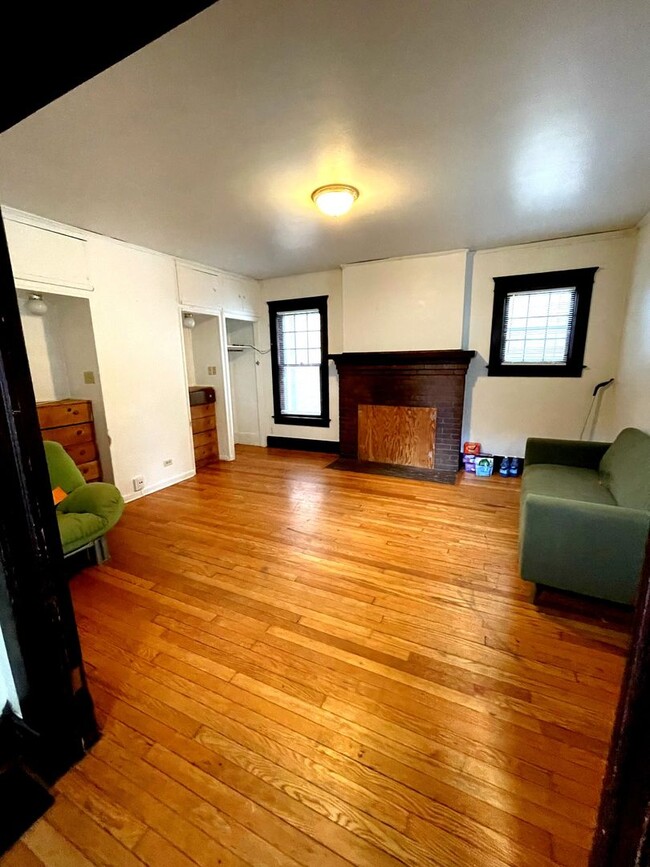 Building Photo - 1011 Vaughn St